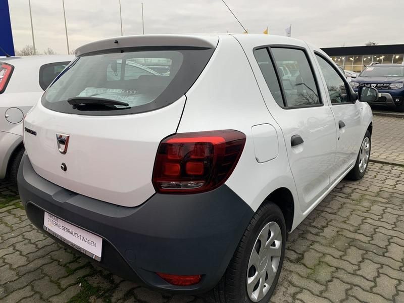 Renault sandero access