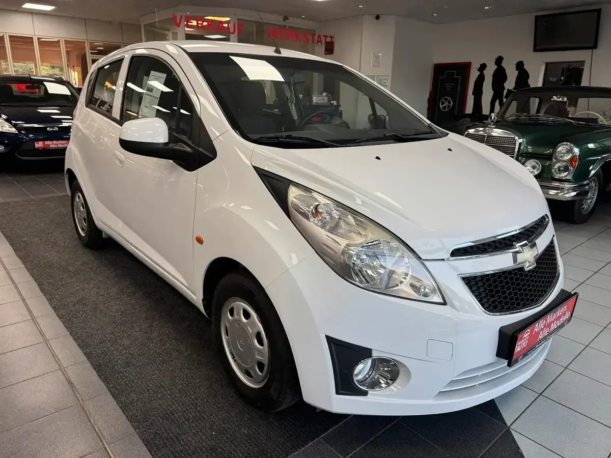Gebraucht Chevrolet Spark 68 PS (50 kW) 2011 Weiß Kleinwagen