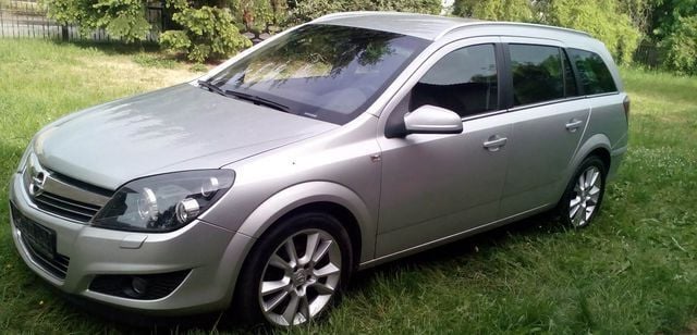 Gebraucht Opel Astra 141 PS (103 kW) 2009 Silber metallic Kombi