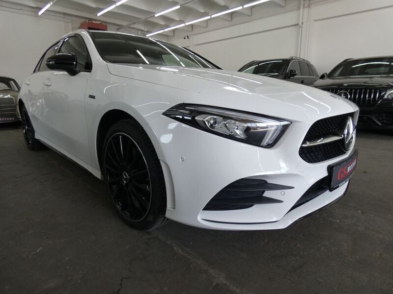 Weiß Gebraucht 2021 Mercedes A250 AMG Limousine | 23.699 € (Guter Preis) - Bild 1/4