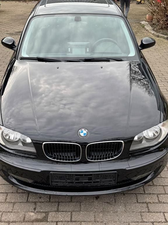 Gebraucht BMW 116 122 PS (89 kW) 2009 Schwarz Kleinwagen
