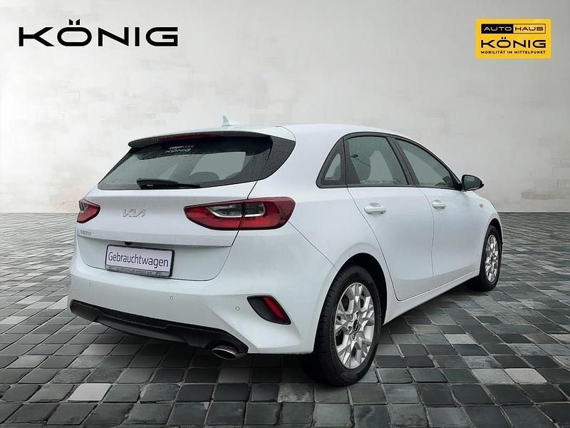 Używany Kia Ceed Edition 7 120 KM (88 kW) 2023 Biały Hatchback