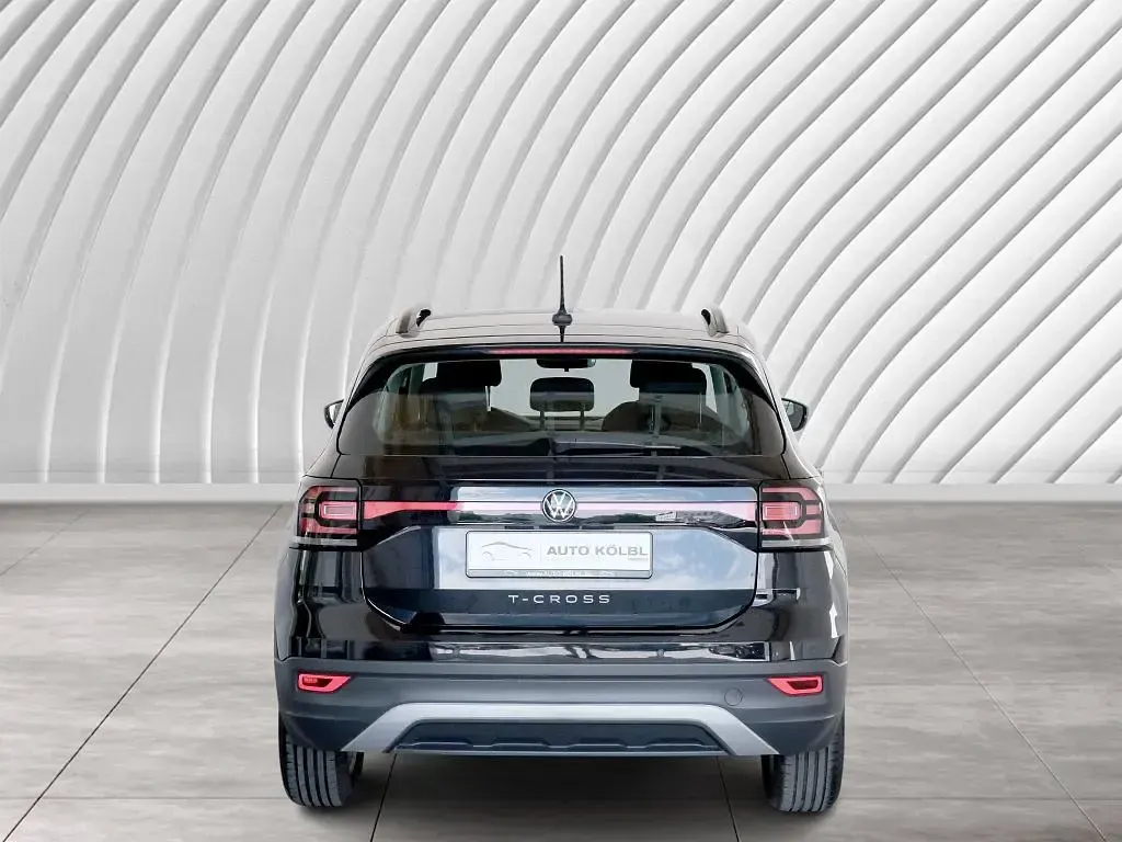 Gebraucht VW T-Cross Life 110 PS (80 kW) 2023 Deep black perleffekt SUV