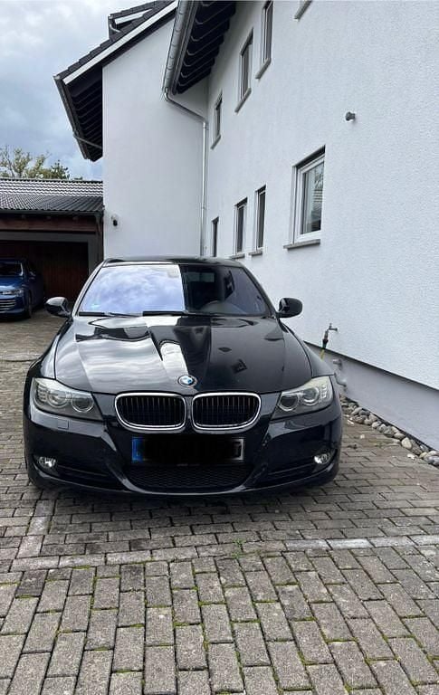 Schwarz Gebraucht 2009 BMW 320 Limousine | 4.600 € (Superpreis) - Bild 1/4