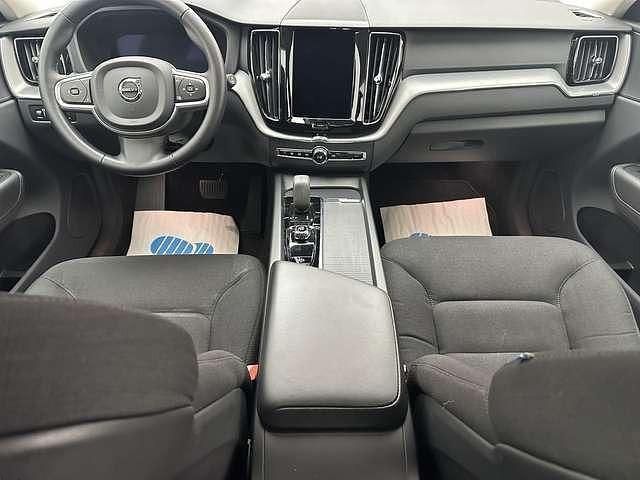 Gebraucht Volvo XC60 Momentum 197 PS (144 kW) 2022 Rot metallic SUV