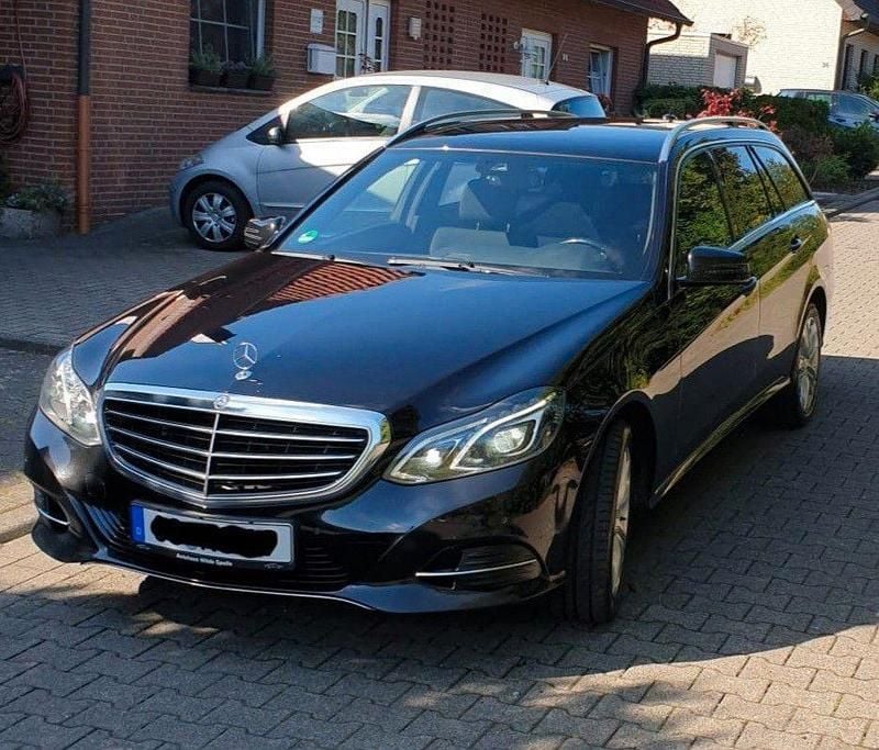 Schwarz Gebraucht 2013 Mercedes E250 Kombi | 11.750 € (Fairer Preis) - Bild 1/4