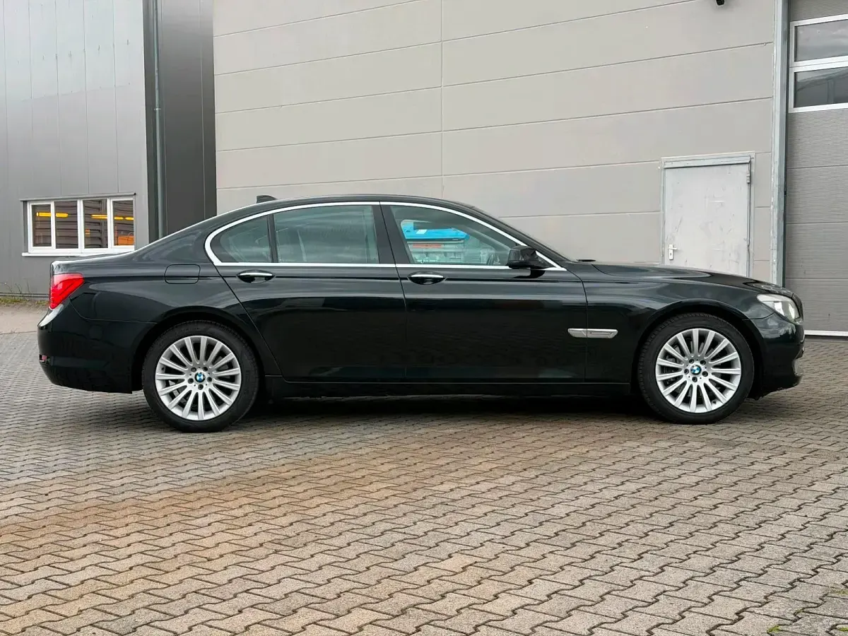 Gebraucht BMW 730 245 PS (180 kW) 2011 Schwarz Limousine