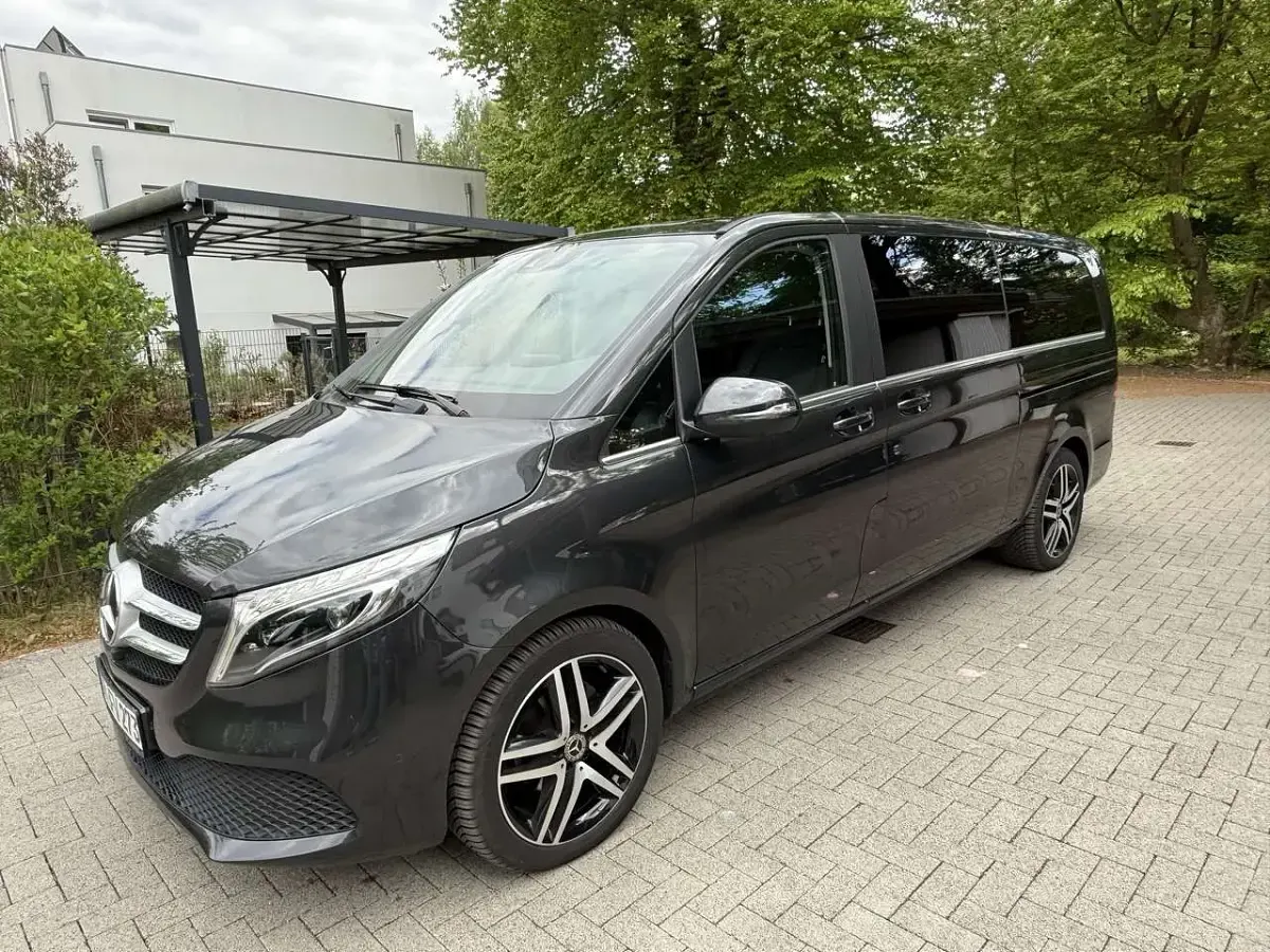 Gebraucht Mercedes V220 Avantgarde Edition 163 PS (119 kW) 2019 Grau Van / Kleinbus