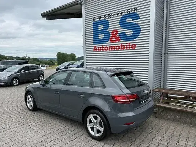 Gebraucht Audi A3 Basis 116 PS (85 kW) 2018 Grau Limousine