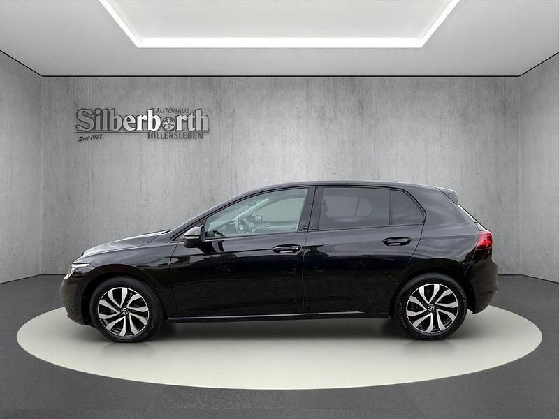 Gebraucht VW Golf VIII Active 150 PS (110 kW) 2022 Schwarz Limousine