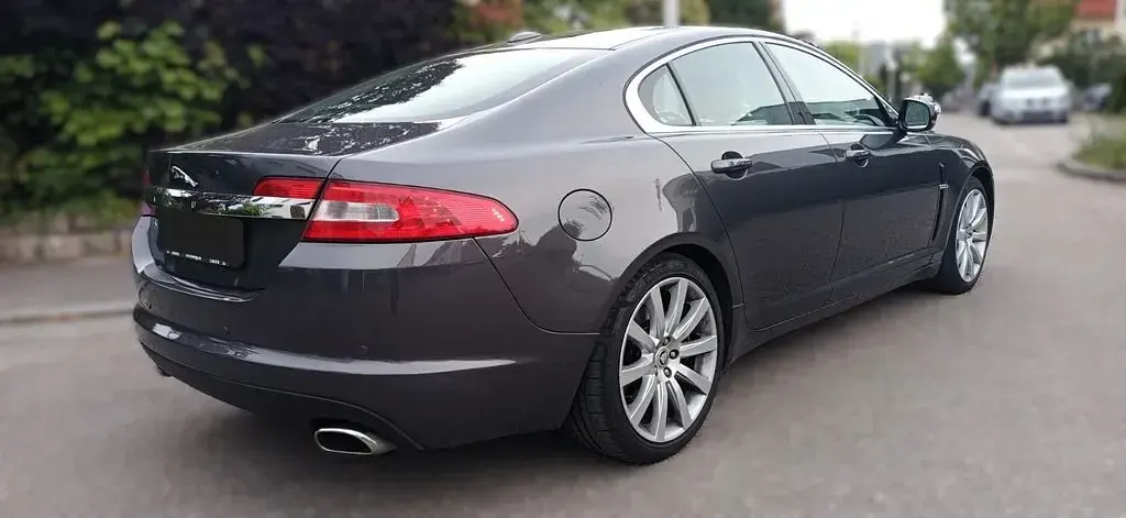Gebraucht Jaguar XF Premium Luxury 241 PS (177 kW) 2010 Grau Limousine