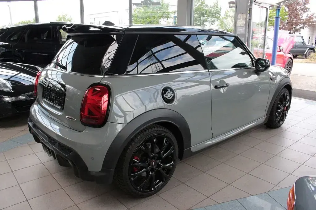 Gebraucht Mini John Cooper Works 231 PS (169 kW) 2021 Moonwalk grey (metallic) Kleinwagen