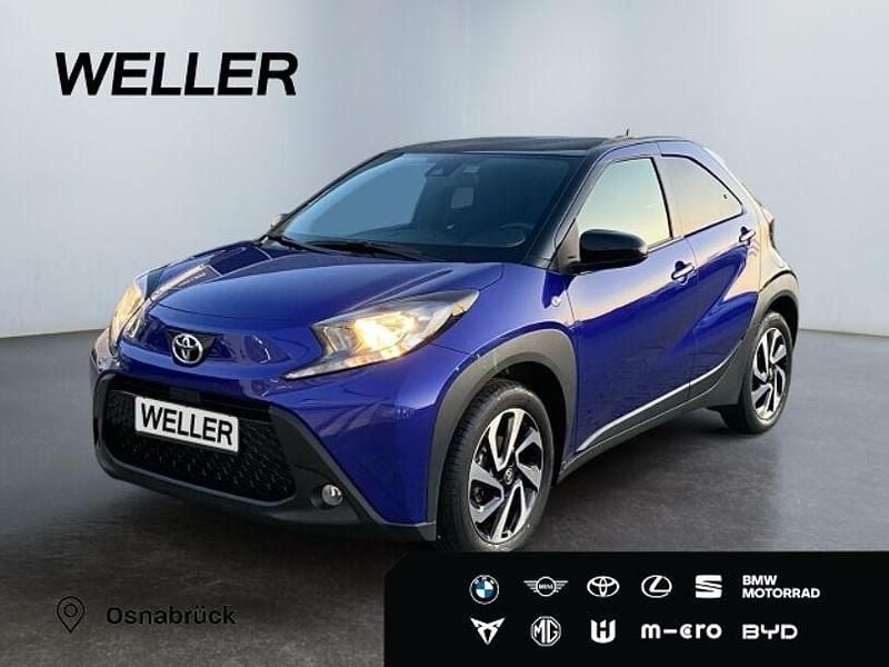 Mysticschwarz mica metallic Gebraucht 2024 Toyota Aygo Kleinwagen | 14.790 € (Guter Preis) - Bild 1/3