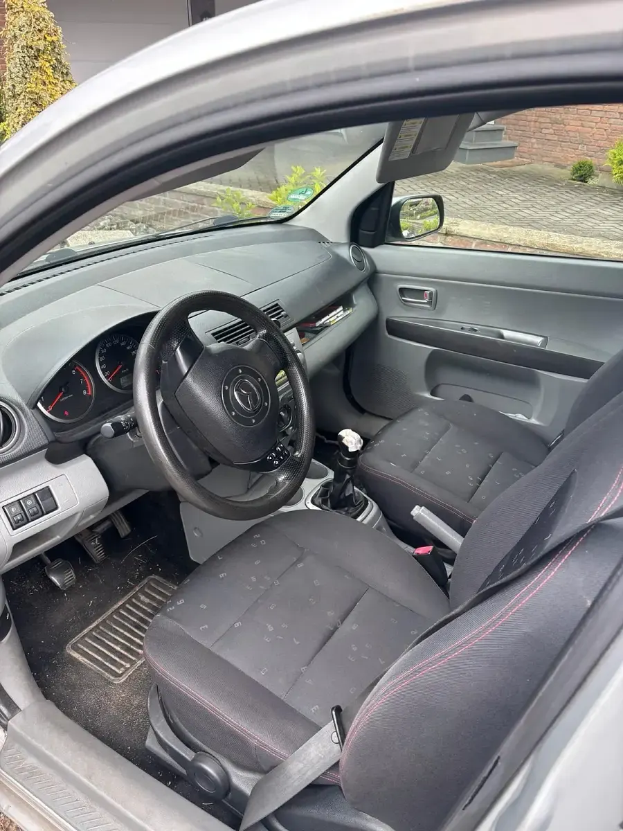 Gebraucht Mazda 2 96 PS (70 kW) 2003 Silber Kleinwagen