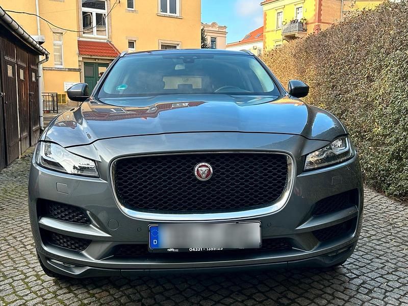 Grau Gebraucht 2018 Jaguar F-Pace SUV | 22.500 € (Etwas zu teuer) - Bild 1/4
