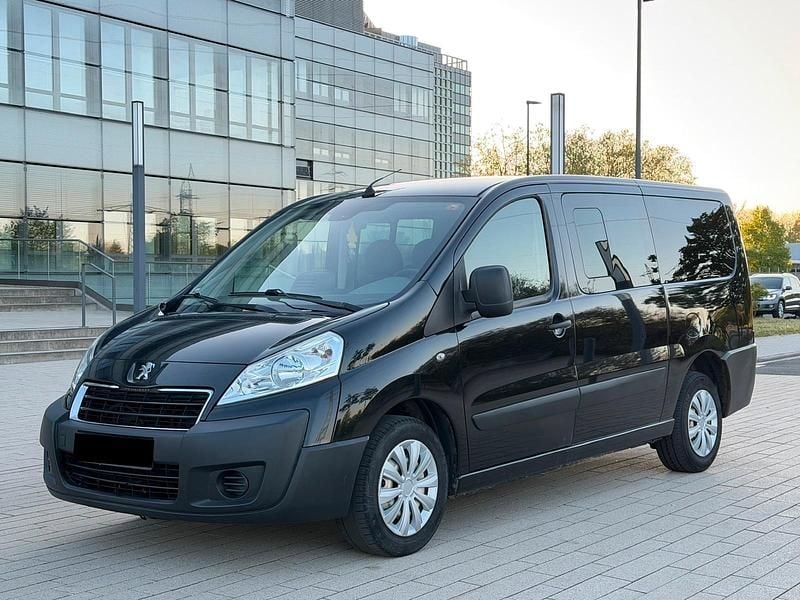 Gebraucht Peugeot TePee Premium 128 PS (94 kW) 2012 Schwarz Van / Kleinbus