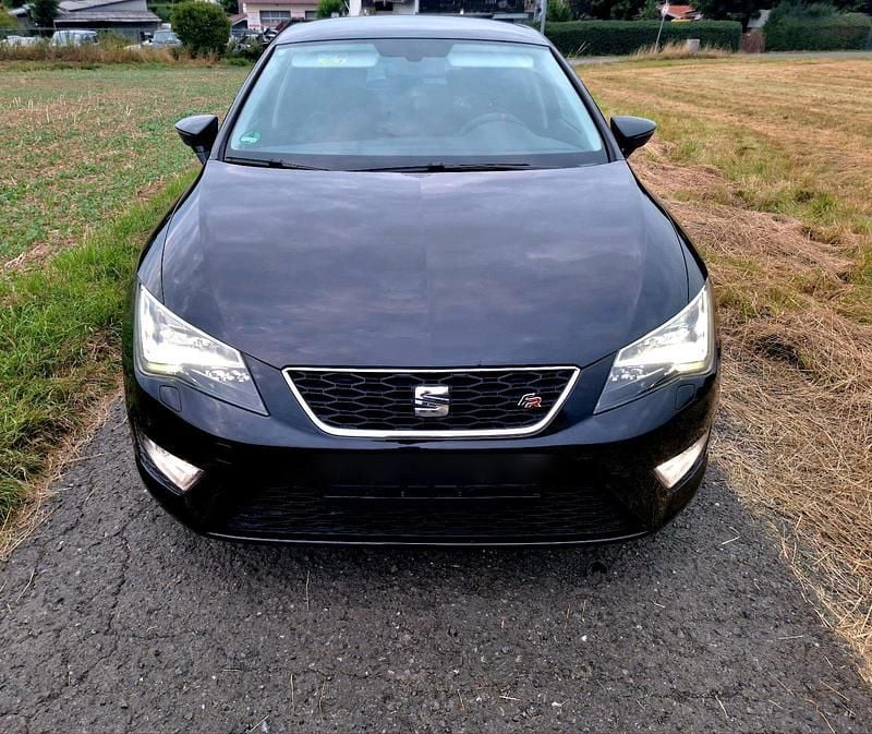 Schwarz Gebraucht 2015 Seat Leon Limousine | 9.150 € (Superpreis) - Bild 1/4