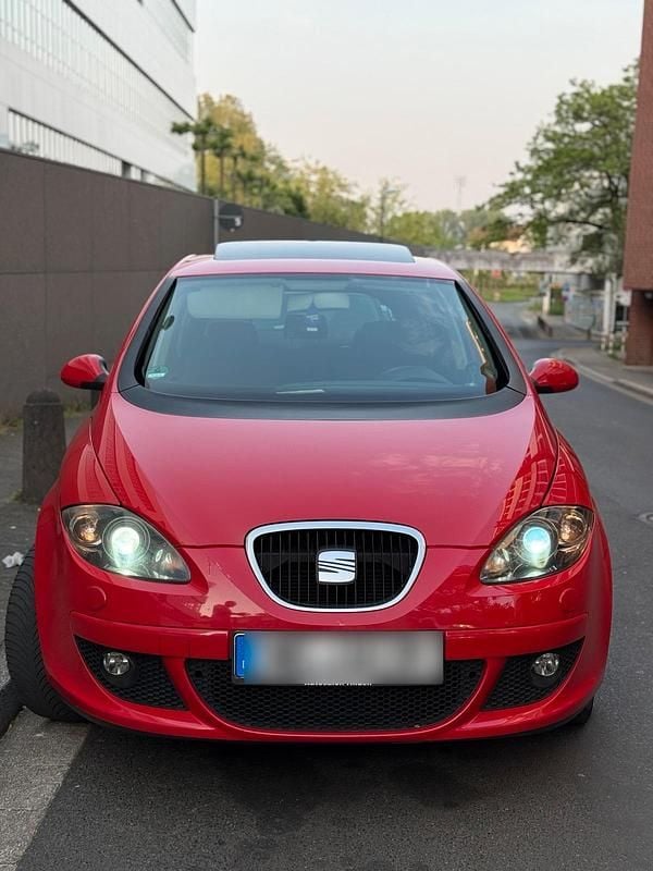 Rot Gebraucht 2006 Seat Toledo Limousine | 5.300 € (Etwas zu teuer) - Bild 1/4