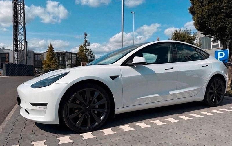 Weiß Gebraucht 2021 Tesla Model 3 Limousine | 27.200 € (Superpreis) - Bild 1/4
