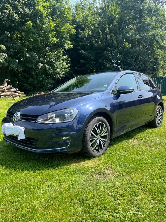 Blau Gebraucht 2016 VW Golf VII Allstar Limousine | 11.300 € (Fairer Preis) - Bild 1/4