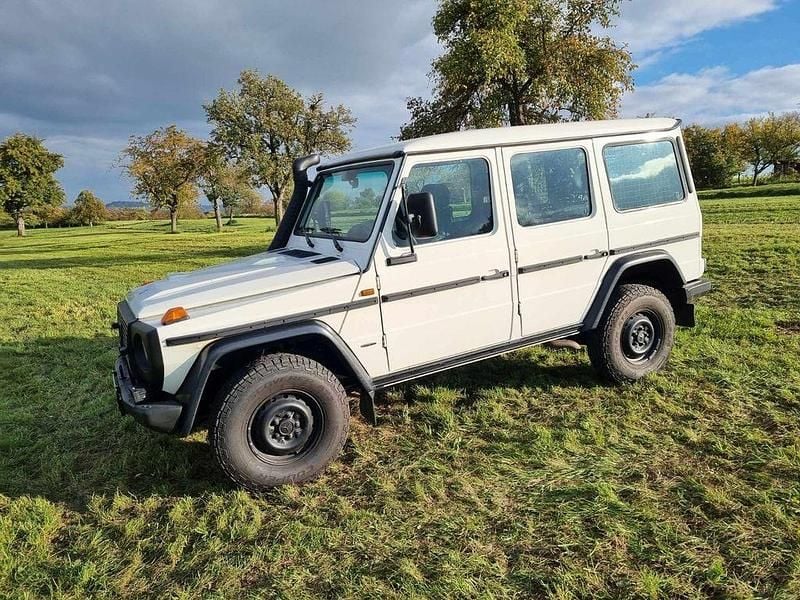 Gebraucht Mercedes G300 184 PS (135 kW) 2011 Weiß SUV