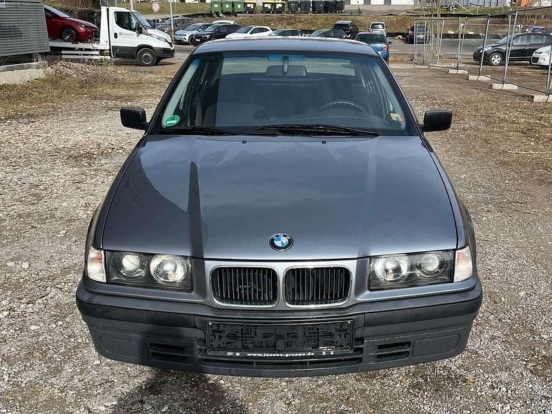 Grau Gebraucht 1994 BMW 316 Limousine | 4.350 € - Bild 1/4