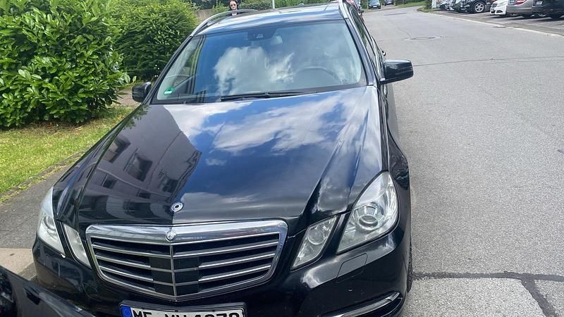 Gebraucht Mercedes E250 204 PS (150 kW) 2010 Schwarz Kombi