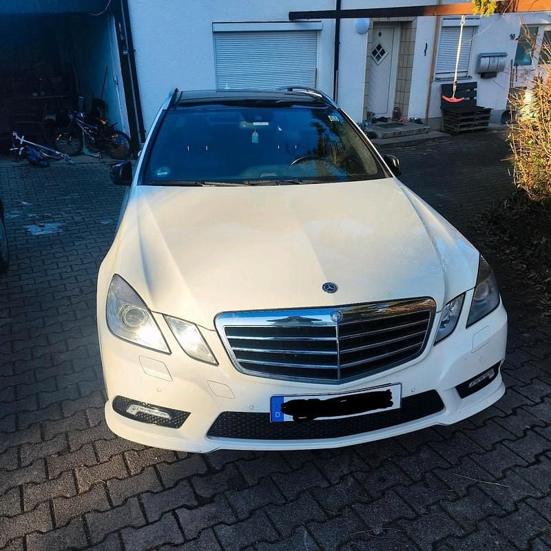 Gebraucht Mercedes E250 204 PS (150 kW) 2011 Weiß Kombi