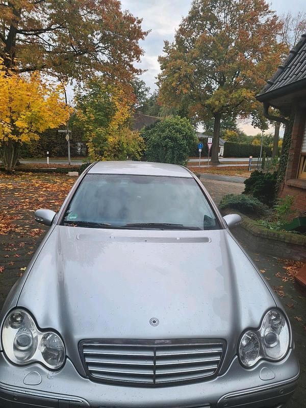 Silber Gebraucht 2002 Mercedes C220 Limousine | 2.500 € (Fairer Preis) - Bild 1/4