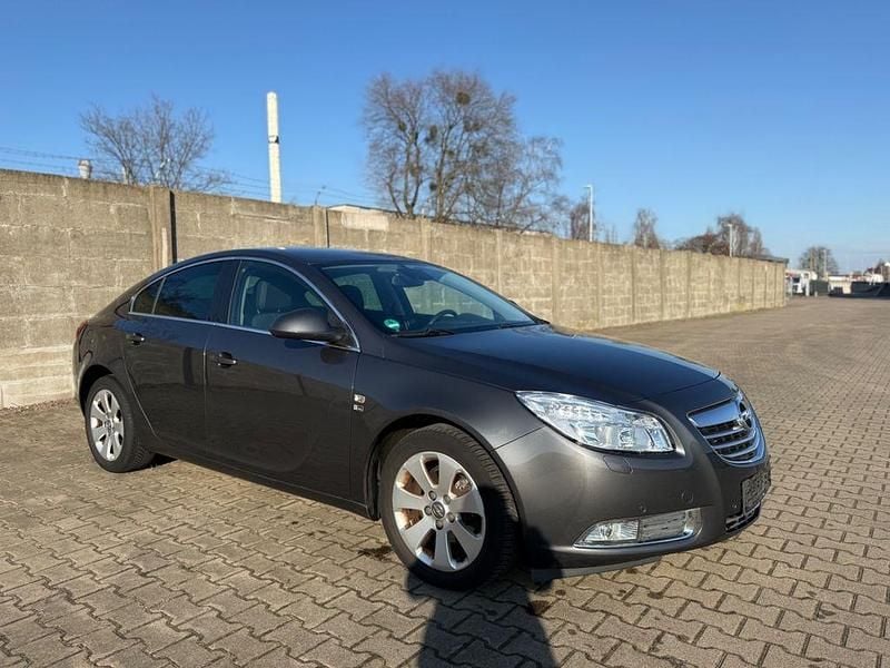 Gebraucht Opel Insignia 140 PS (102 kW) 2012 Grau Limousine