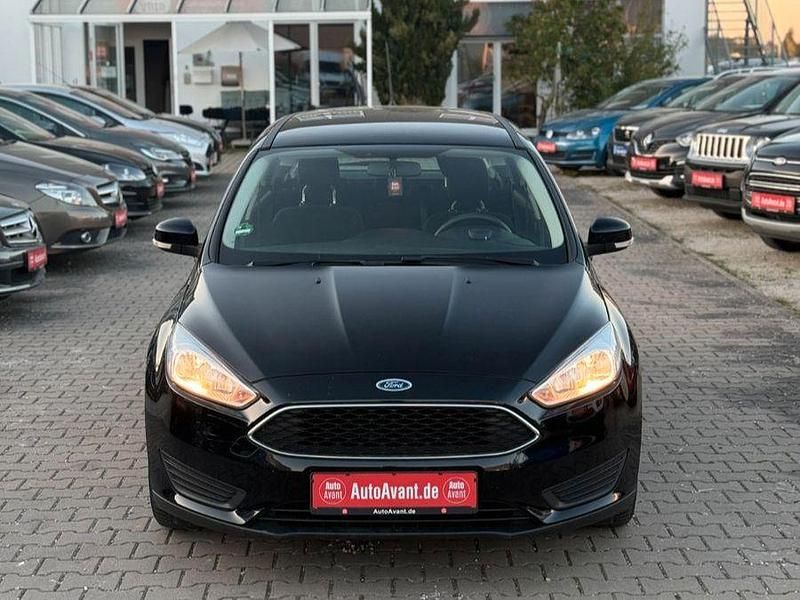 Usado Ford Focus Ambiente 101 CV (74 kW) 2016 Negro Berlina