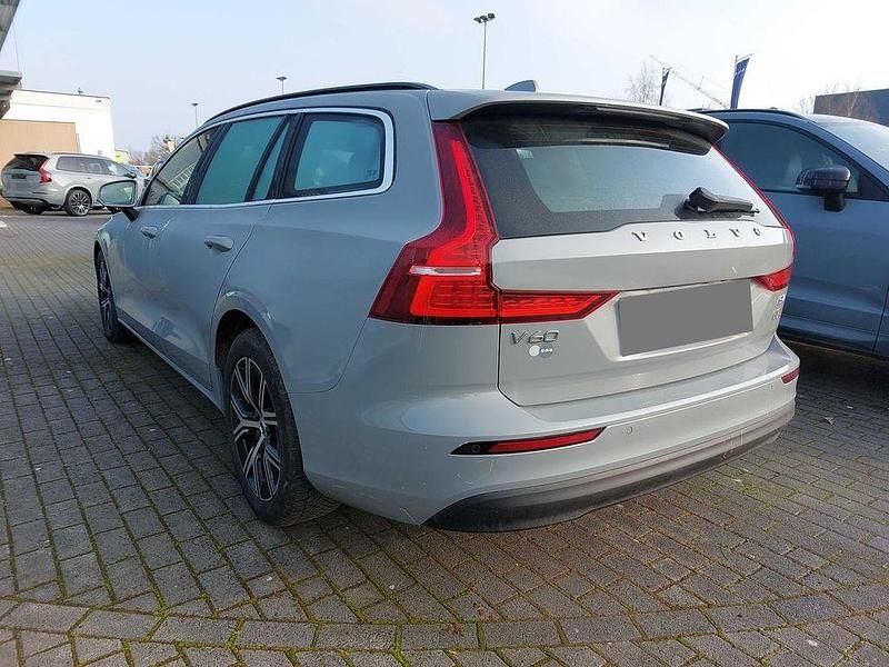 Gebraucht Volvo V60 Core 197 PS (144 kW) 2024 Grau Kombi