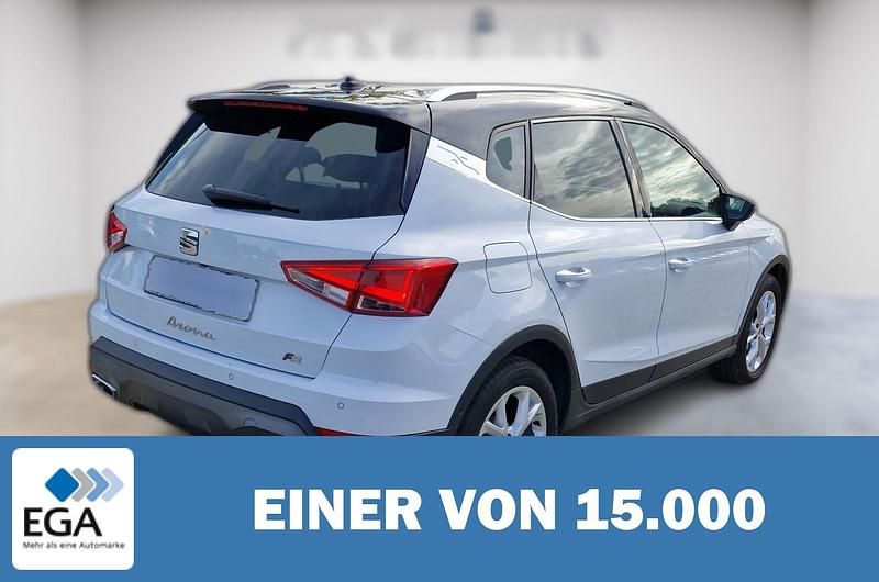 Weiß metallic Gebraucht 2024 Seat Arona FR SUV | 22.880 € (Fairer Preis) - Bild 1/4