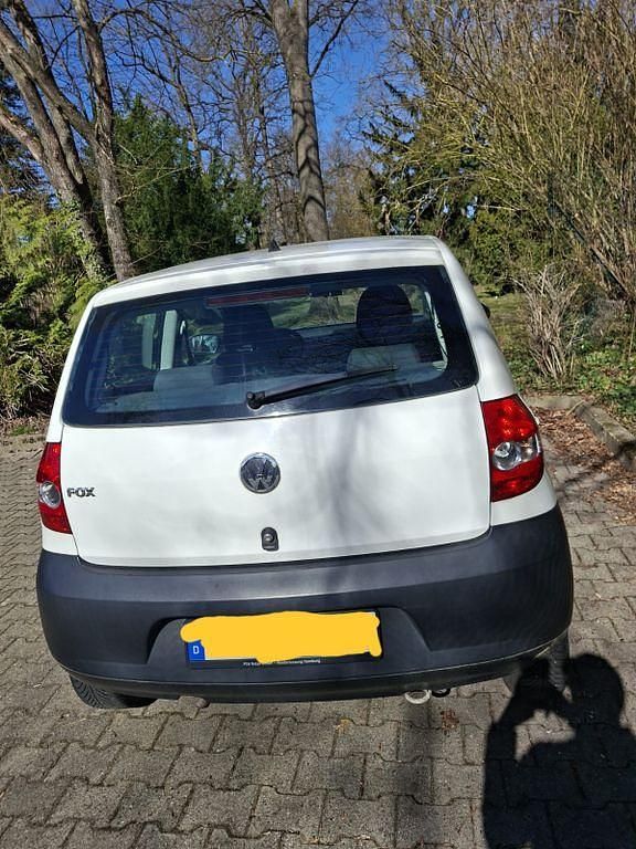 Gebraucht VW Fox 54 PS (39 kW) 2008 Weiß Kleinwagen