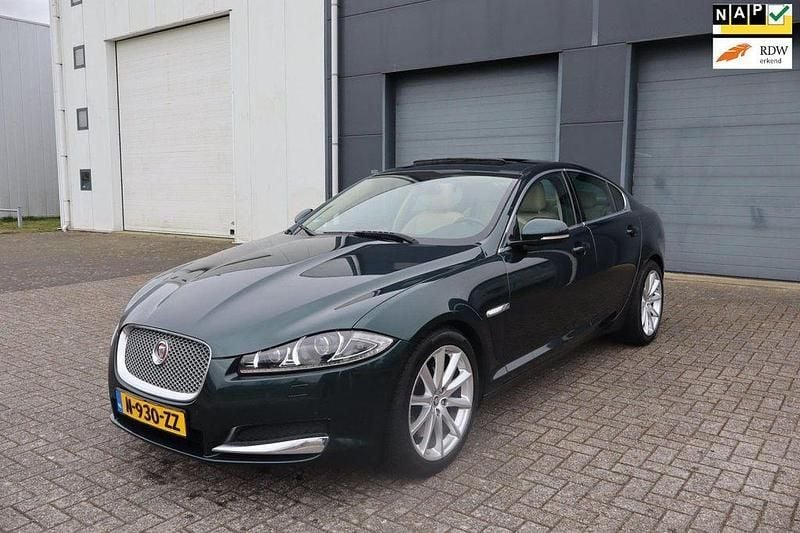 Grün Gebraucht 2013 Jaguar XF Limousine | 11.950 € (Guter Preis) - Bild 1/4