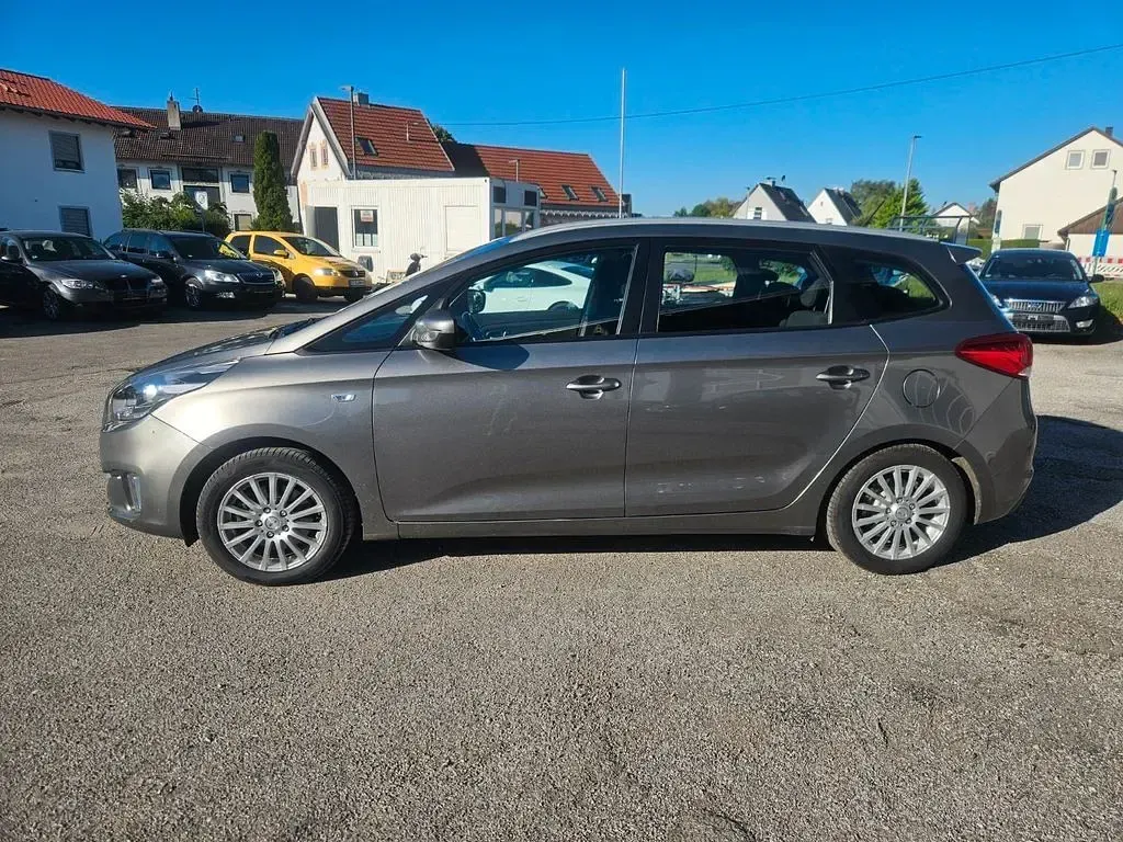 Gebraucht Kia Carens Attract 135 PS (99 kW) 2014 Silber Van / Kleinbus