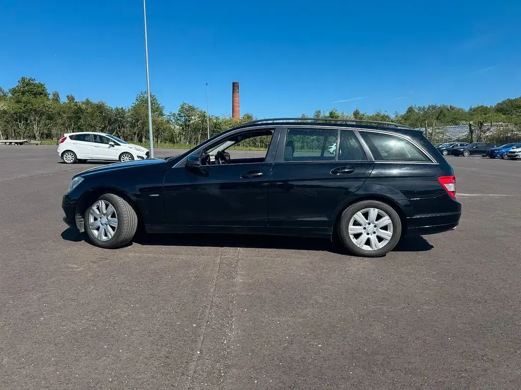 Gebraucht Mercedes C200 136 PS (100 kW) 2010 Schwarz Limousine