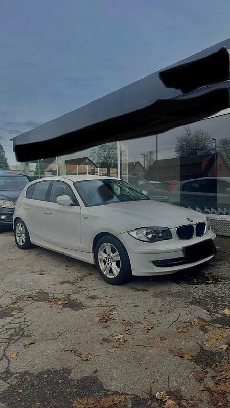 Weiß Gebraucht 2010 BMW 118 Kleinwagen | 2.700 € (Superpreis) - Bild 1/4