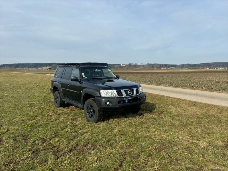 Grau Gebraucht 2008 Nissan Patrol SE SUV | 30.999 € - Bild 1/4
