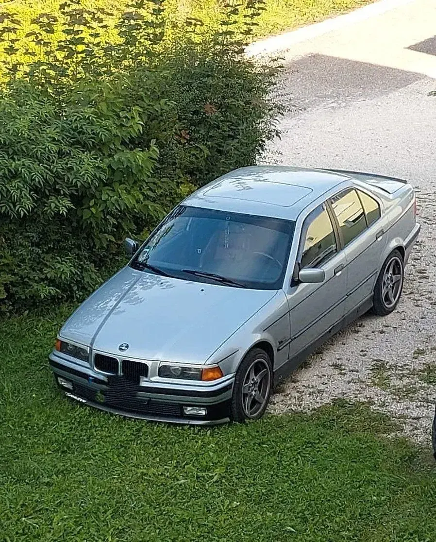 Second-hand BMW 320 150 CP (110 kW) 1994 Argintiu Berlinǎ