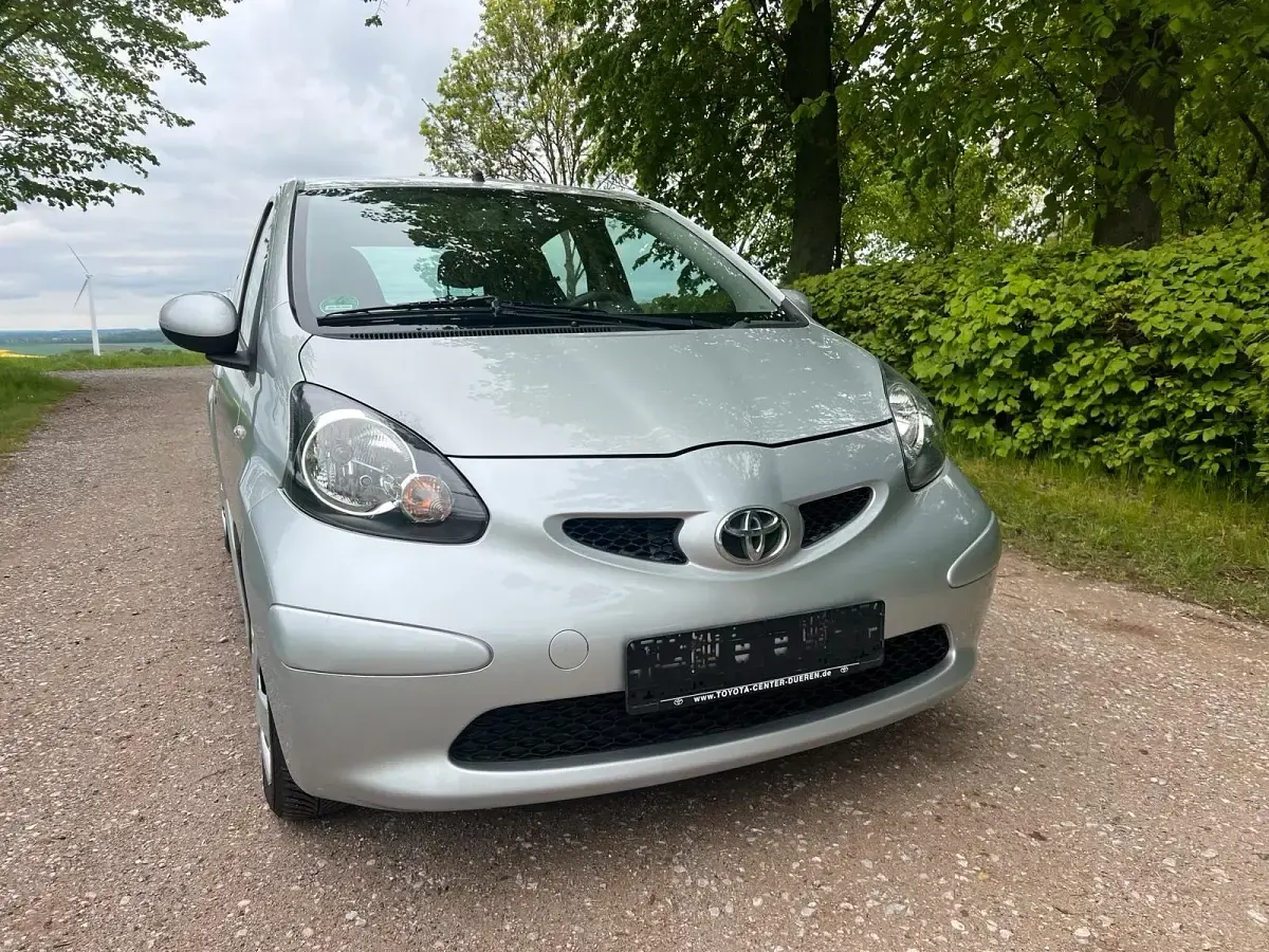 Gebraucht Toyota Aygo 68 PS (50 kW) 2007 Silber Kleinwagen