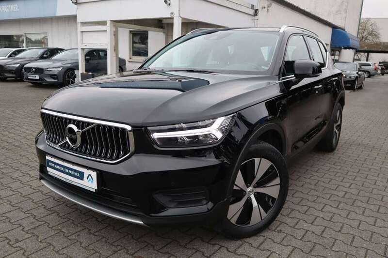 Black solid (stone) Gebraucht 2021 Volvo XC40 Core SUV | 27.490 € (Superpreis) - Bild 1/2