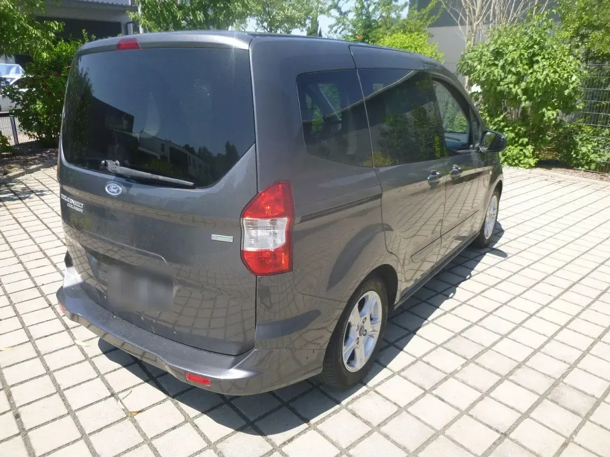 Gebraucht Ford Tourneo Courier Trend 101 PS (74 kW) 2015 Grau Van / Kleinbus