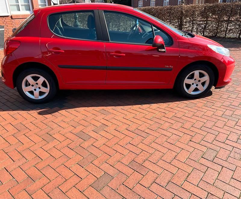 Gebraucht Peugeot 207 73 PS (53 kW) 2009 Rot Kleinwagen