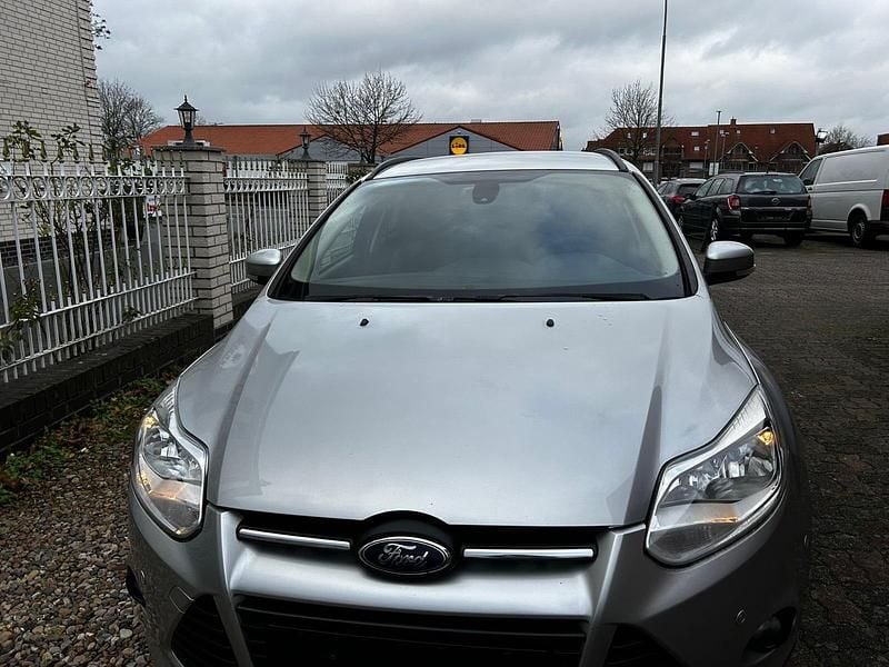 Silber Gebraucht 2014 Ford Focus Kombi | 3.500 € (Superpreis) - Bild 1/4