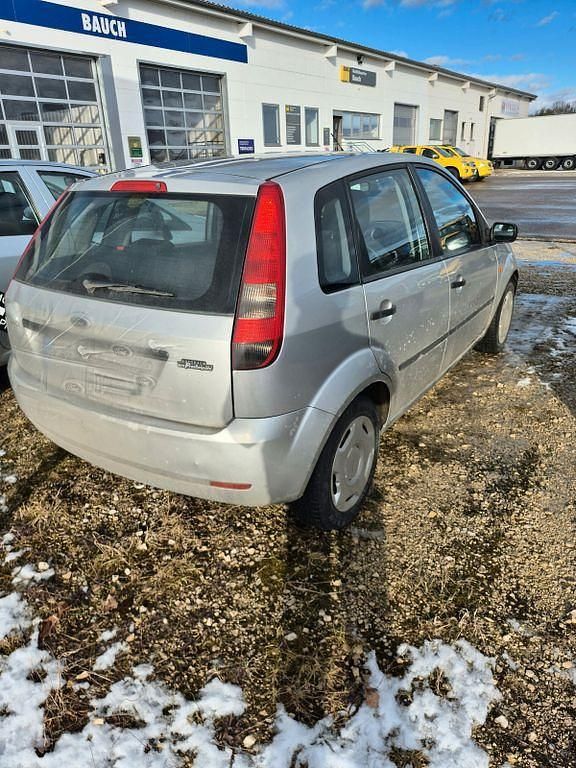 Gebraucht Ford Fiesta 70 PS (51 kW) 2005 Silber Limousine