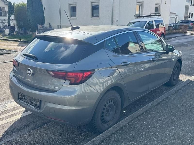 Gebraucht Opel Astra Innovation 125 PS (91 kW) 2016 Grau Limousine