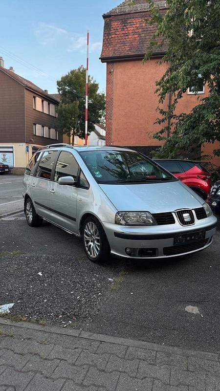 Grau Gebraucht 2004 Seat Alhambra Van / Kleinbus | 1.100 € (Superpreis) - Bild 1/4