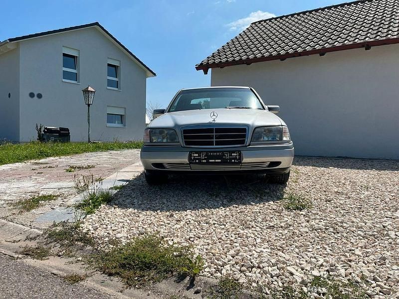 Gebraucht 1993 Mercedes C180 Elegance Limousine | 8.900 € - Bild 1/4