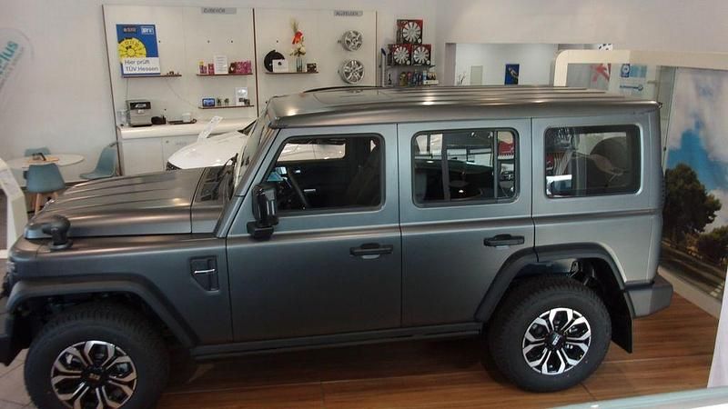 Neu BAW 212 166 PS (122 kW) 2026 Grau SUV